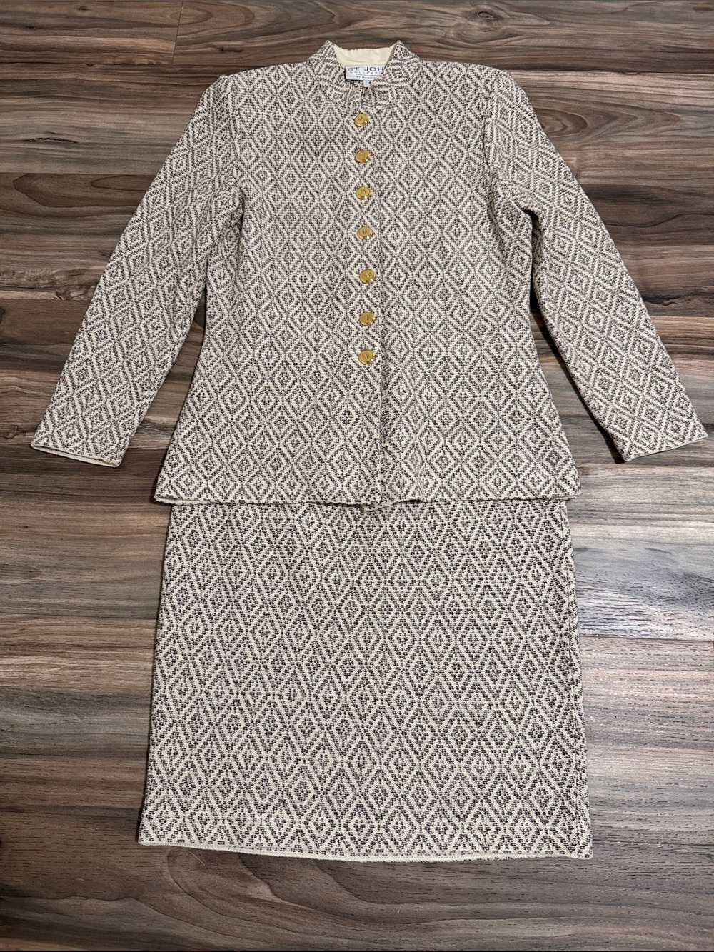 Vtg. St. John Collection Beige Diamond Knit Skirt Suit Gold Buttons Old Money